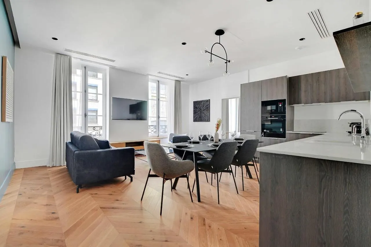 Spacious & Modern Home In Central Paris - 2Br6P - A20 0*,  France